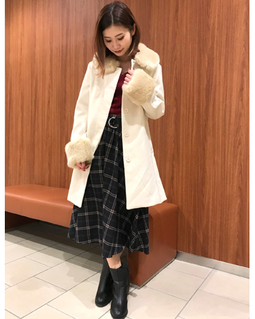 INGNI(イング)のコーディネート MOP札幌北広島 157cm<br>ウエストまわりがゴムなので楽に着ていただけます。丈感長め、アウターも袖ファーで更に女性らしい雰囲気に。