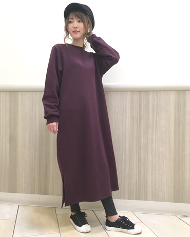 INGNI(イング)のコーディネート 浜松志都呂 156cm<br>今季大人気のロングOPは、起毛裏毛なのでとっても暖かくて重宝する一枚です！今年トレンドのレギンスと合わせるのがおすすめです！スニーカースタイルだけでなくブーツスタイルでスタイリッシュに着こなすのも◎です♪
