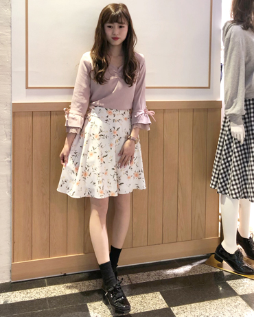 INGNI(イング)のコーディネート 渋谷109 154cm<br>お袖のリボンとスカートのレースアップがとっても可愛いらしいスウィートコーデに！
