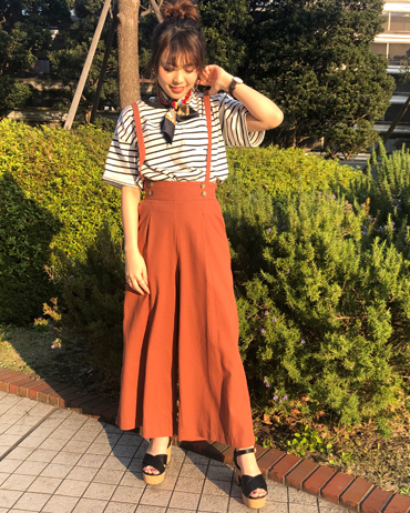 INGNI(イング)のコーディネート 横浜ジョイナス 158cm<br>Tシャツ×ワイドPT合わせのベーシックなコーデですがスカーフを合わせるだけで一気に今っぽい雰囲気に仕上がります。