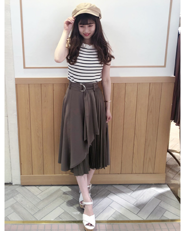 INGNI(イング)のコーディネート 渋谷109 154cm<br>大人気のプリーツ切替スカートは新色のカーキが大人っぽくておすすめです！ボーダー合わせが夏らしく涼しげです！