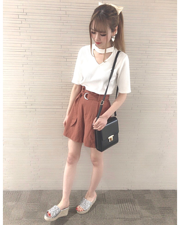 INGNI(イング)のコーディネート 越谷レイクタウン 161cm<br>ハイウエストのキュロットは足長効果もありウエストも細く見えるのでオススメなアイテムです！！シンプルなトップスと合わせてみました！！