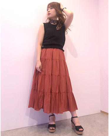 INGNI(イング)のコーディネート 渋谷109 158cm<br>ボリュームのあるティアードスカートは合わせるトップスによって色んな雰囲気を楽しめます。