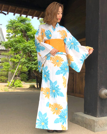 INGNI(イング)のコーディネート 長野シーワン 164cm<br>大柄の菊のデザインがポイントとなっており、明るくて元気な印象を与える１着となっております☆花火大会やお祭りにピッタリな浴衣です?肌馴染みの良い素材なので着心地がいいですよ♪