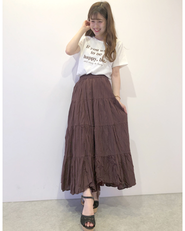 INGNI(イング)のコーディネート 渋谷109 154cm<br>ブラウンのロゴがとってもかわいいTシャツに大人気のティアードスカートを合わせてトレンド夏コーデに！