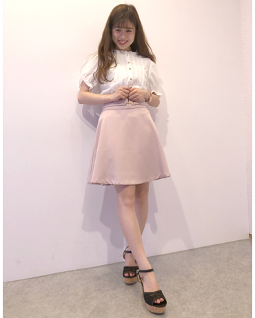 INGNI(イング)のコーディネート 渋谷109 154cm<br>ボタンがとってもかわいいこちらのブラウスはピンクのスカートを合わせて甘々コーデに！