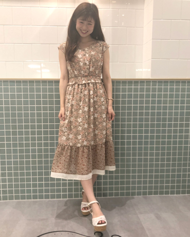 INGNI(イング)のコーディネート 渋谷109 154cm<br>2種類の花柄がとってもかわいいワンピースは1枚で楽チンスウィートコーデです！