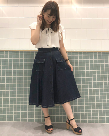 INGNI(イング)のコーディネート 渋谷109 158cm<br>こちらのスカートはサスが取り外し可能なので全部外しても、片方だけ付けアシメ風に見せても可愛い一枚です。