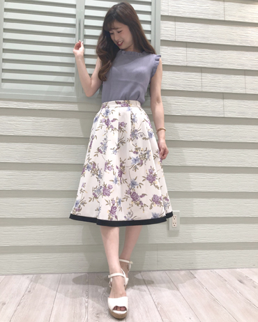 INGNI(イング)のコーディネート 渋谷109 154cm<br>大人気の大花柄SKはブルー合わせが上品でオススメです！