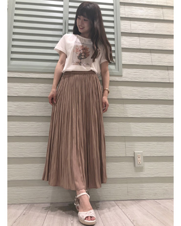 INGNI(イング)のコーディネート 渋谷109 154cm<br>大人気の転写Tシャツはギャザースカートと合わせてラフにかわいく！