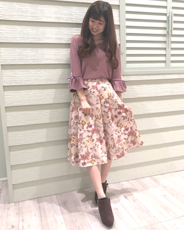 INGNI(イング)のコーディネート 渋谷109 154cm<br>大人気の大花柄スカートはピンク合わせが秋らしくオススメです！