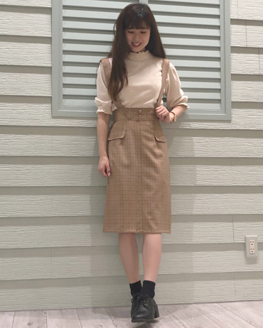 INGNI(イング)のコーディネート 渋谷109 154cm<br>こちらのナロースカートはサス取り外し可能なのでシンプルに着るのもオススメです！