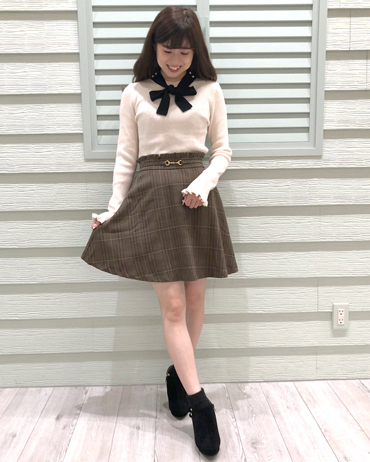 INGNI(イング)のコーディネート 渋谷109 154cm<br>胸元のリボンがとってもかわいいニットはフレアスカートと合わせてスウィートに！