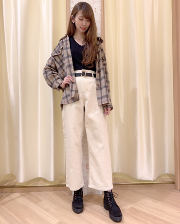 INGNI(イング)のコーディネート ららぽーと甲子園 175cm<br>気回し抜群なチェックのシャツはコーデュロイのワイドパンツでかっこよくカジュアルに仕上げてみました！流行りのベージュとアイボリーの色合いが季節感を漂わせます。