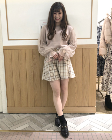 INGNI(イング)のコーディネート 渋谷109 154cm<br>お袖のチュールがかわいいこちらのトップスはアイボリーと合わせてスウィートコーデに！
