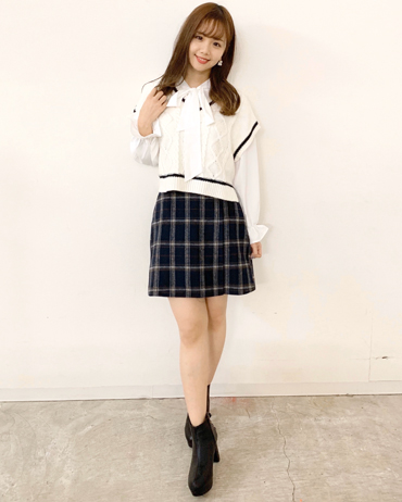 INGNI(イング)のコーディネート モレラ岐阜 161cm<br>ニットベストにチェック柄の台形SKを合わせ王道の可愛いコーデに。セットの商品なので別々に着回しもでき、お得なアイテムです。