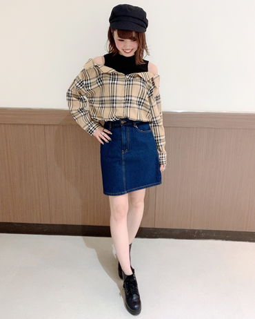 INGNI(イング)のコーディネート イオンモール鈴鹿 160cm<br>露出しすぎない程よいバランス、少しぶかっとしたシルエットで着やすさ抜群のオススメの1枚です！ボトムも選ばない形ですが、今回は台形スカートで可愛いコーデにしてみました