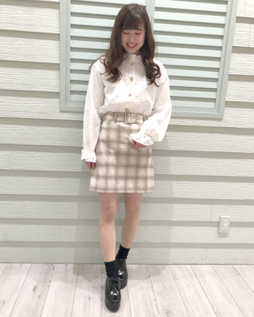 INGNI(イング)のコーディネート 渋谷109 154cm<br>ボタンがかわいいこちらのブラウスはチェックと合わせてスウィートに！