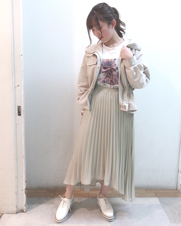INGNI(イング)のコーディネート 町田ジョルナ 156cm<br>イレヘムのデザインなのでスッキリと綺麗な印象に。ウエストは全てゴムなので脱ぎ履きも楽チンです。
