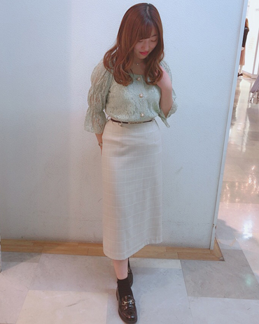 INGNI(イング)のコーディネート 町田ジョルナ 156cm<br>首元が広めに開いてるので顔まわりがスッキリと見えます