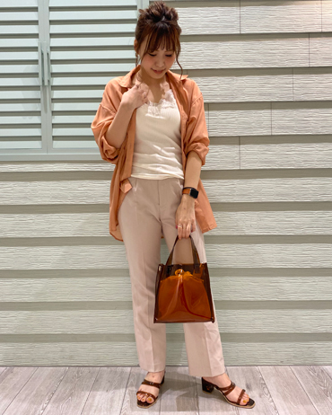 INGNI(イング)のコーディネート 渋谷109 158cm<br>透け感のあるシアーシャツは一枚あるだけで今年顔に。オレンジカラーでヘルシーな印象に。