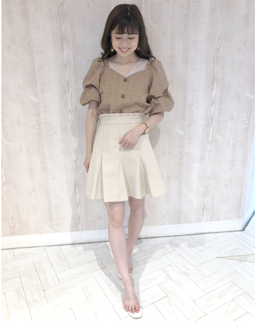 INGNI(イング)のコーディネート 渋谷109 154cm<br>2段パフがかわいいこちらのトップスはミニスカートと合わせてスウィートに！