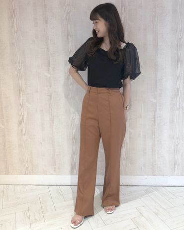 INGNI(イング)のコーディネート 渋谷109 154cm<br>大人気の袖異素材トップスはフレアパンツと合わせてトレンドコーデに！