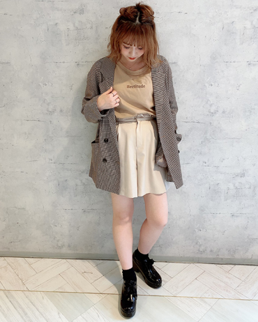 INGNI(イング)のコーディネート 渋谷109 158cm<br>1枚でおしゃれに決まるテーラーJKは、トレンドのガンクラブがオススメです！インナーで色んな系統の着回しが楽しめます。