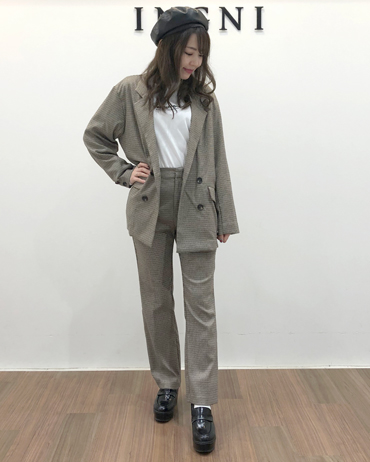 INGNI(イング)のコーディネート 池袋アルパ 160cm<br>お尻まで隠れる長さのジャケットは、スッキリ見せてくれるので、ミニボトムやスキニーパンツとも相性抜群です！今季マストのセットアップは、初心者さんはチェック柄が一番挑戦しやすいです♪