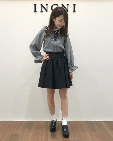 INGNI(イング)のコーディネート 池袋アルパ 160cm<br>このブラウス一枚で量産型、地雷系コーデの完成です♪カラバリ豊富なので、ライブやイベントにお揃いで参加できます♪ミニスカートはボリューム感があるので足を細く見せてくれます！
