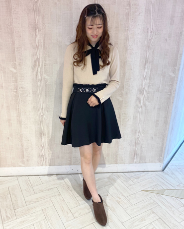 INGNI(イング)のコーディネート 渋谷109 154cm<br>配色のリボンがかわいいニットはフレアスカートと合わせてガーリーに！