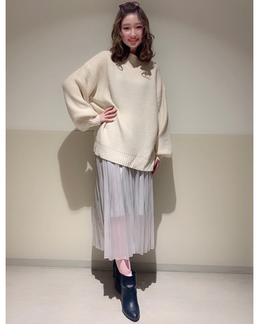 INGNI(イング)のコーディネート ららぽーと沼津 161cm<br>透け感・光沢感のあるプリーツスカートは上品に仕上げる事が出来おすすめアイテムです。優しい色味で合わせたInstagramで話題の消えちゃいそうコーデにしてみました！