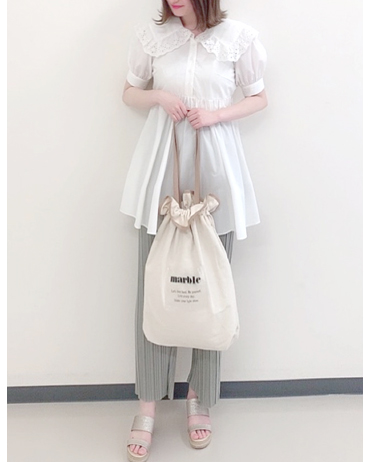 INGNI(イング)のコーディネート サントムーン柿田川 161cm<br>シンプルなデザインにBIG衿が付いておりフェミニンに着こなせます！プリーツパンツと合わせゆるっと可愛くまとめました☆