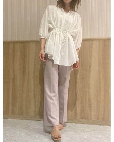 INGNI(イング)のコーディネート ゆめタウン佐賀 163cm<br>シャツはネックラインがすっきりと開いており、顔まわりを明るく見せてくれます!パンツはバックウエストはゴムになっているのでフィット感良く、伸縮性抜群で穿き心地も抜群です！