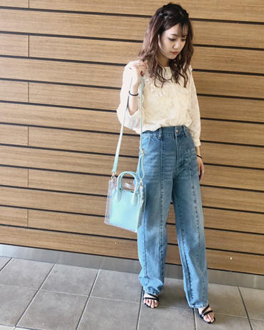 INGNI(イング)のコーディネート 滋賀竜王 160cm<br>透かし柄のオパールレースが女性らしさを引き立たせます。パンツ合わせで、甘めカジュアルに合わせました。