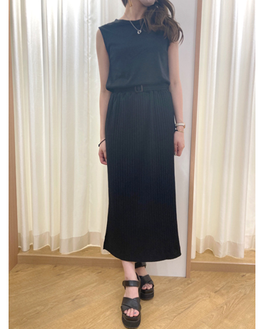 INGNI(イング)のコーディネート アミュプラザくまもと 160cm<br>１枚で綺麗目スタイルが完成します。切替でリブが入っているので身体のラインも綺麗に見えます！