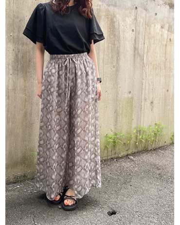 INGNI(イング)のコーディネート イオンモール鈴鹿 160cm<br>裏地が短めなので透け感もあって可愛いアイテム♪辛めの柄ですが、動きやすさ◎でお家コーデでもオシャレに決まります☆
