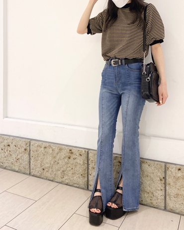 INGNI(イング)のコーディネート ワンダーシティ 155cm<br>今からでも着て頂ける新作のハニカム柄トップスで秋先取りコーデです！定番のデニム合わせでカジュアルに着こなしました。グリーンなどのカラーパンツもトレンド感出てオススメです。