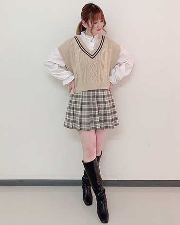 INGNI(イング)のコーディネート サントムーン柿田川 164cm<br>チルデンベストはゆったりとした身頃で短めの丈感なので合わせやすいです！チェック柄のプリーツスカパンと合わせ流行の韓国の制服風コーデにしてみました☆