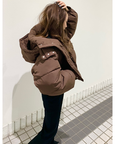INGNI(イング)のコーディネート 札幌ステラプレイス 150cm<br>ボリューム感のあるショート丈ダウンはタイトなボトムと相性◎、ハイネックデザインで首元まで暖かく防寒対策もばっちりです！