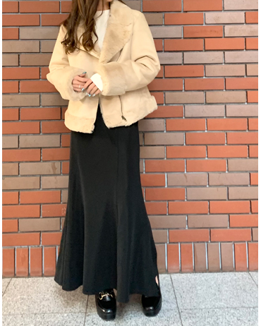 INGNI(イング)のコーディネート 札幌ステラプレイス 150cm<br>アウターは裏地全面ファーで着心地よく、防寒対策もバッチリ。落ち着いたトーンで大人っぽくコーディネートしました。