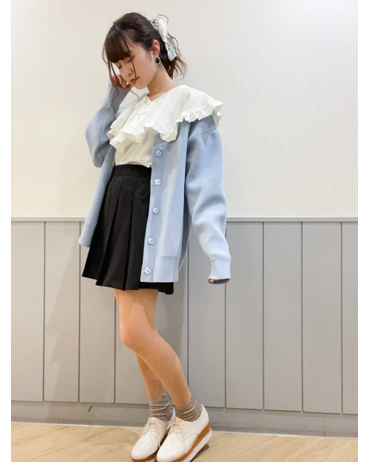 INGNI(イング)のコーディネート アリオ柏 159cm<br>春先便利なCDはブラウスやロンTなど様々なものと合わせやすいですが今回はブラウスと合わせました！BIG襟のブラウスはCDとの相性バツグンで、CDを羽織っても見える襟が可愛さポイントです！