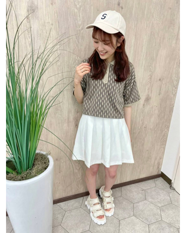 INGNI(イング)のコーディネート ピオレ姫路 150cm<br>大人気の韓国コーデが完成する１着です。トップスは伸縮性のある柔らかい素材で着心地も良く人気の総柄でモノトーンなカラーが大人っぽく見せてくれる１枚です。韓国っぽいプリーツスカパンを合わせる事でオシャレに着こなせます。ボトムはミニ丈でも中がパンツになっているので気にせず着られます。