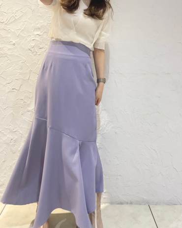 INGNI(イング) 【商品動画あり】スリットマーメイドスカート／A 立川ルミネ 153cm<br>白のトップスにパープルのスカートを合わせ、映えなカラーコーデに。甘さを抑えるなら寒色合わせがおすすめです。