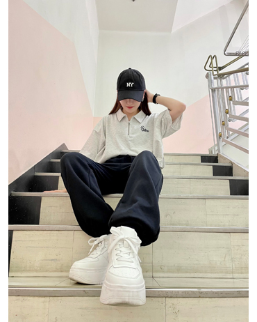 INGNI(イング)のコーディネート 新宿アルタ 159cm<br>トップスはトレンドのハーフジップのデザインで着回し抜群のデザインでカジュアルに着こなせる一枚です。