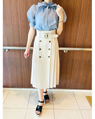 ららぽーと横浜 164cm<br><br>リボンとパフスリーブで可愛らしさを残しつつ、柄ではなくトレンチのスカートを合わせて、シンプルに清楚に組んだコーデです。