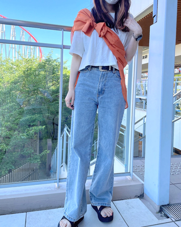 INGNI(イング)のコーディネート ジャズドリーム長島 160cm<br>Tシャツ×デニムではシンプルすぎるので、カラーのシャツを巻くことでインパクト◎に。派手めのカラーを使うとコーデのポイントになります♪