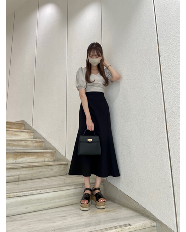 INGNI(イング) 【着用動画あり】BACKレースUPマーメイドスカート／A 新宿アルタ 159cm<br>カシュクールトップスはデコルテが綺麗に見えるデザインでマーメイドスカートと相性抜群。