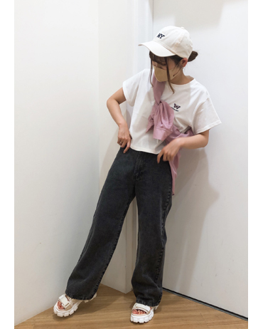 INGNI(イング)のコーディネート イーアスつくば 153cm<br>バックにはバタフライの刺繍とロゴがあしらい1枚でも可愛いデザインですが、胸元にもさりげなく刺繍がされておりトレンドの襷かけスタイルでオシャレ見え出来ます♪