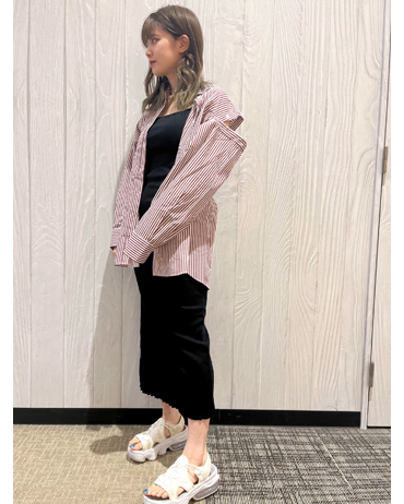 INGNI(イング) 2WAY肩あきストライプシャツ イオンモール高崎 163cm<br>袖のボタンで色々な着こなしが楽しめるシャツ。ゆったりシルエットが可愛いです。